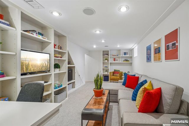 23 Mount Vernon Road, Montclair, NJ 07043