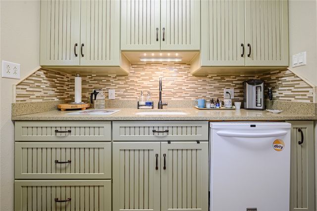 102 S 7th St, Fulton, TX 78358
