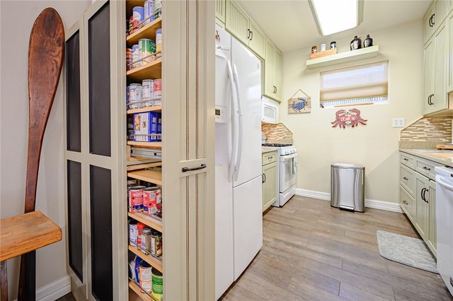 102 S 7th St, Fulton, TX 78358