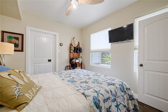 102 S 7th St, Fulton, TX 78358