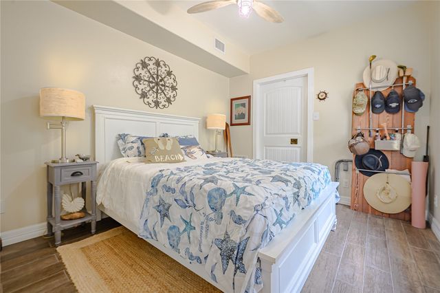 102 S 7th St, Fulton, TX 78358