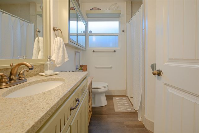 102 S 7th St, Fulton, TX 78358