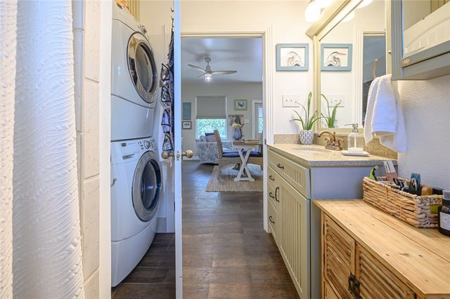 102 S 7th St, Fulton, TX 78358
