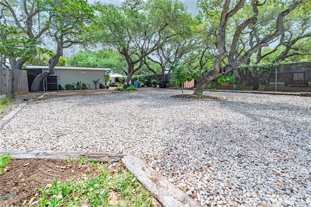102 S 7th St, Fulton, TX 78358