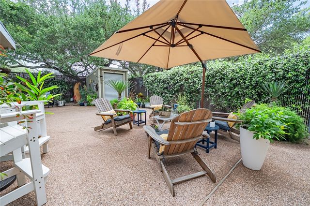 102 S 7th St, Fulton, TX 78358