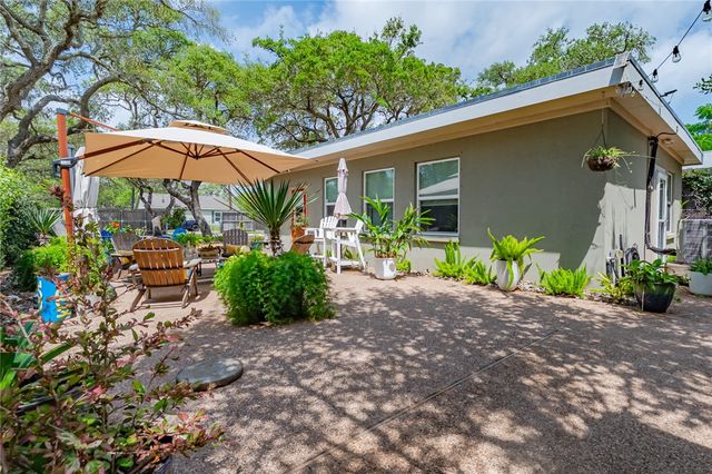 102 S 7th St, Fulton, TX 78358