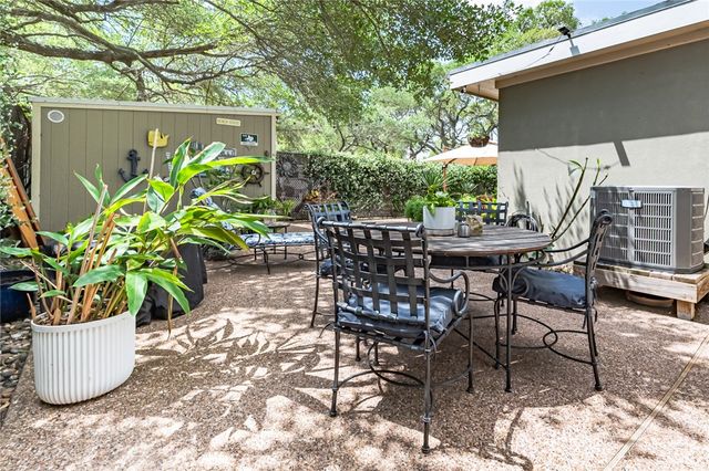 102 S 7th St, Fulton, TX 78358