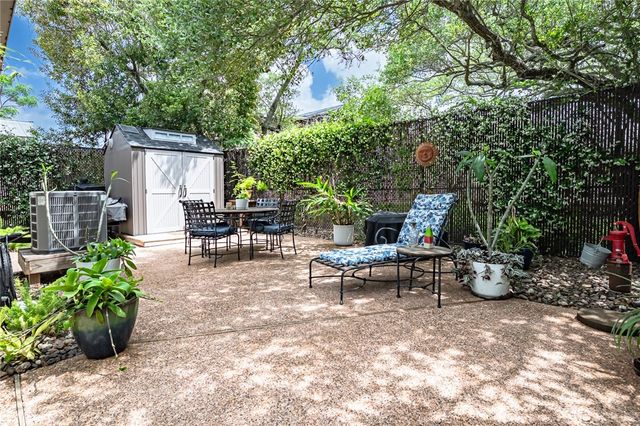 102 S 7th St, Fulton, TX 78358