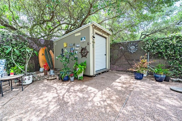 102 S 7th St, Fulton, TX 78358