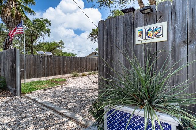 102 S 7th St, Fulton, TX 78358