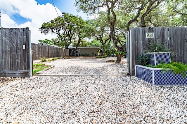 102 S 7th St, Fulton, TX 78358