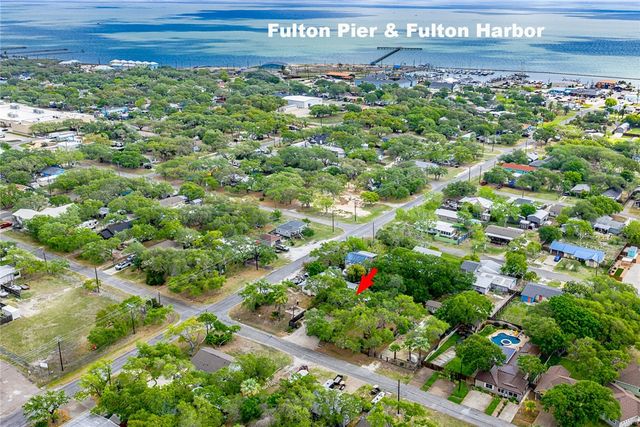 102 S 7th St, Fulton, TX 78358