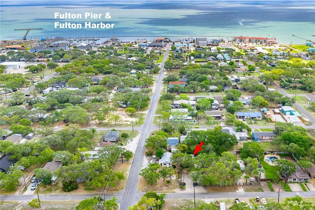 102 S 7th St, Fulton, TX 78358