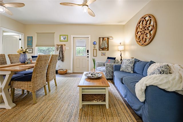 102 S 7th St, Fulton, TX 78358
