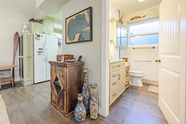 102 S 7th St, Fulton, TX 78358