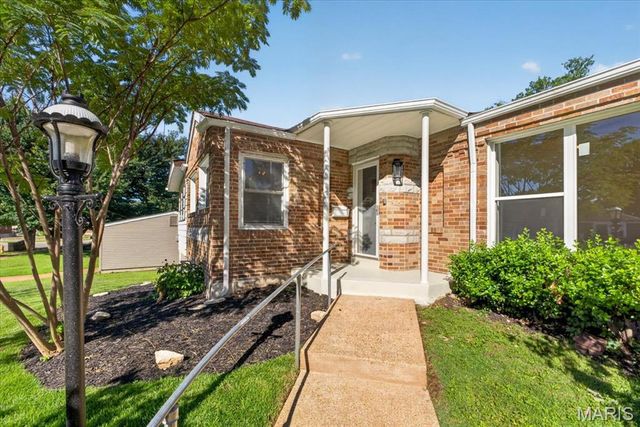 633 Landor Court, St Louis, MO 63125