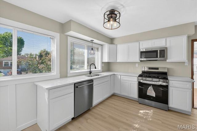 633 Landor Court, St Louis, MO 63125