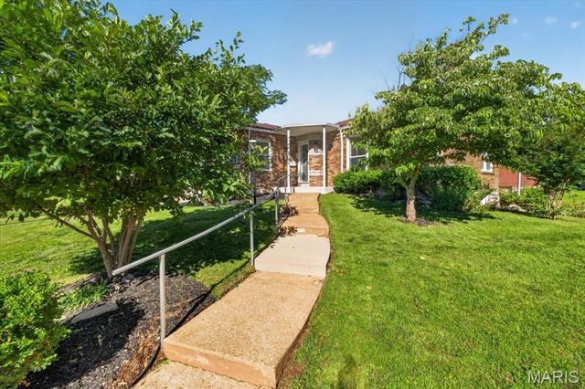 633 Landor Court, St Louis, MO 63125