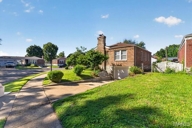 633 Landor Court, St Louis, MO 63125