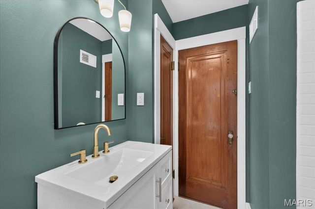 633 Landor Court, St Louis, MO 63125