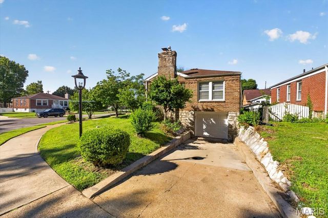 633 Landor Court, St Louis, MO 63125