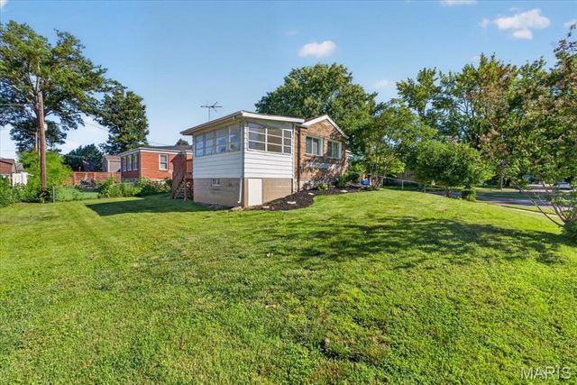 633 Landor Court, St Louis, MO 63125