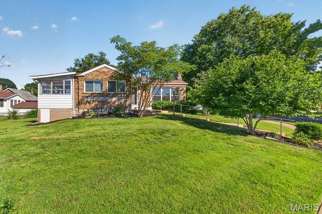 633 Landor Court, St Louis, MO 63125
