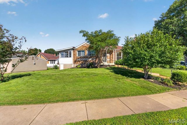 633 Landor Court, St Louis, MO 63125