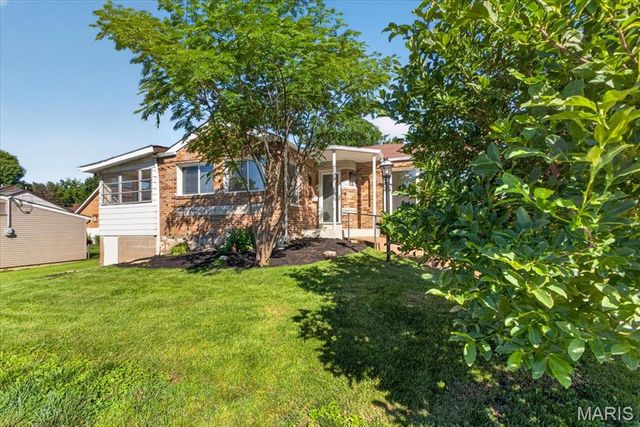 633 Landor Court, St Louis, MO 63125