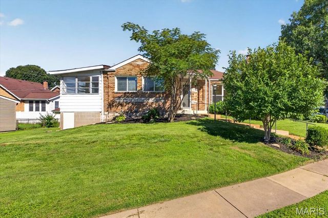 633 Landor Court, St Louis, MO 63125