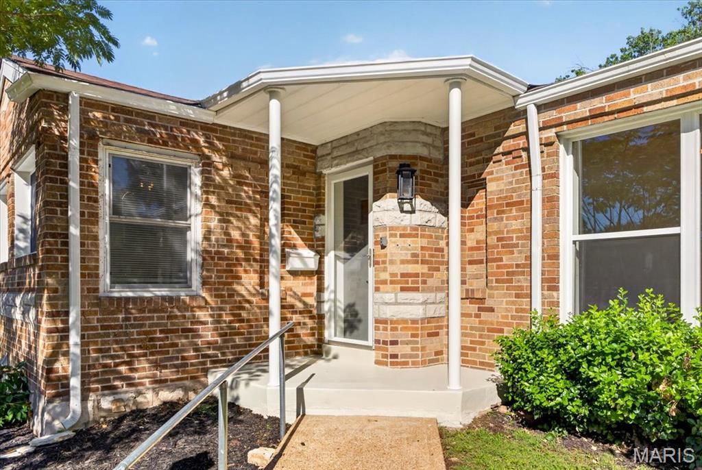 633 Landor Court, St Louis, MO 63125