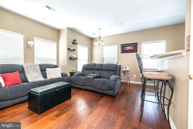 3 FOX CT, Delran, NJ 08075