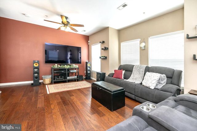 3 FOX CT, Delran, NJ 08075