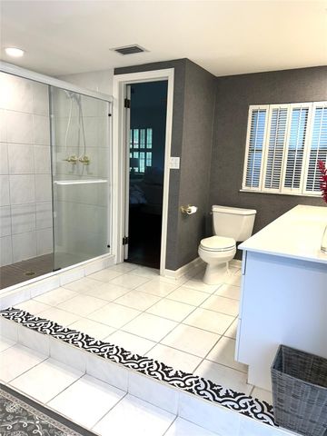 1612 E Lake Drive, Fort Lauderdale, FL 33316