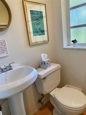 1612 E Lake Drive, Fort Lauderdale, FL 33316