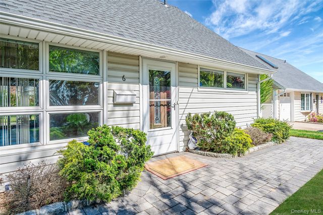 6 Arizona Avenue, Syosset, NY 11791