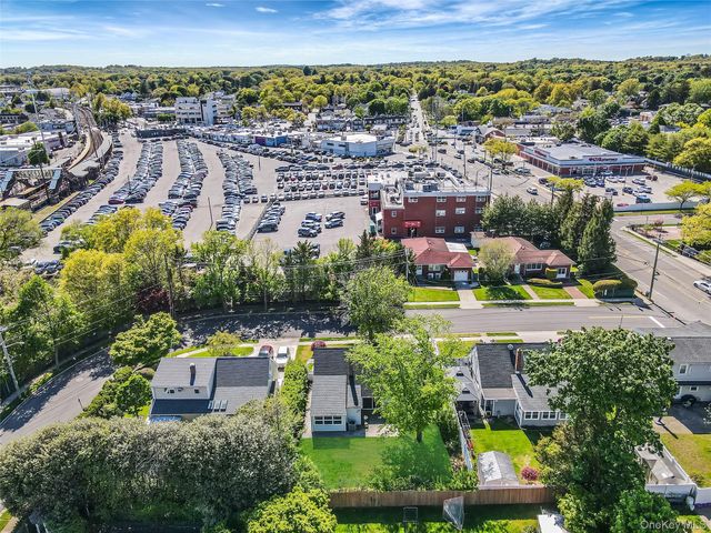 6 Arizona Avenue, Syosset, NY 11791