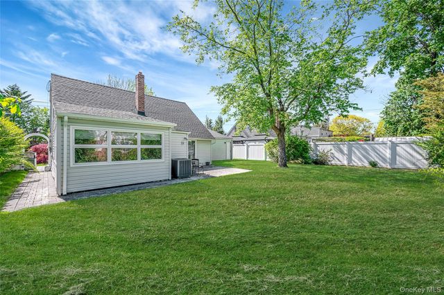 6 Arizona Avenue, Syosset, NY 11791