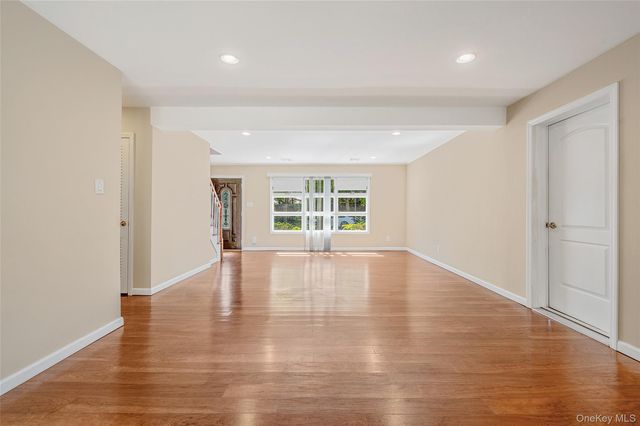 6 Arizona Avenue, Syosset, NY 11791