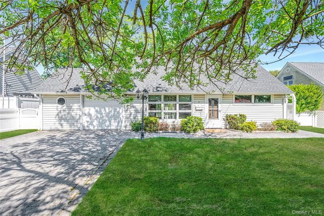 6 Arizona Avenue, Syosset, NY 11791