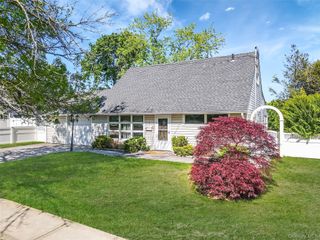 6 Arizona Avenue, Syosset, NY 11791