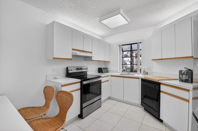 5226 Europa Drive H, Boynton Beach, FL 33437