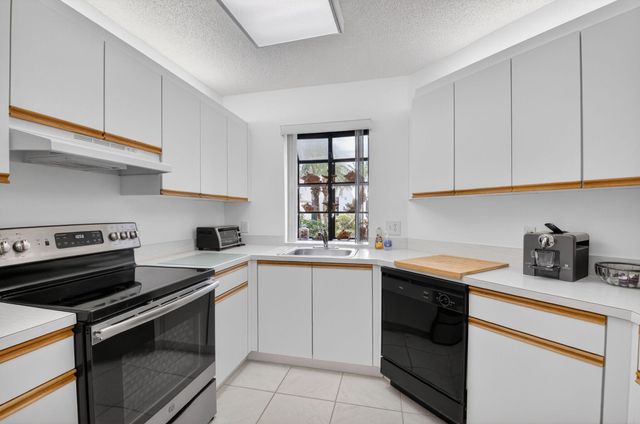 5226 Europa Drive H, Boynton Beach, FL 33437