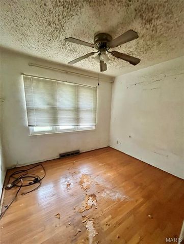 7707 Springdale Drive, Normandy, MO 63121