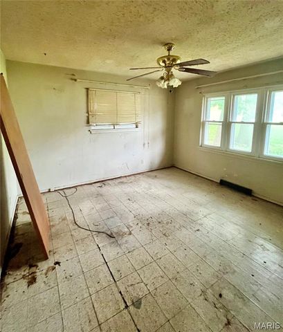 7707 Springdale Drive, Normandy, MO 63121