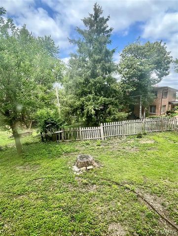 7707 Springdale Drive, Normandy, MO 63121