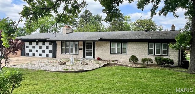 7707 Springdale Drive, Normandy, MO 63121
