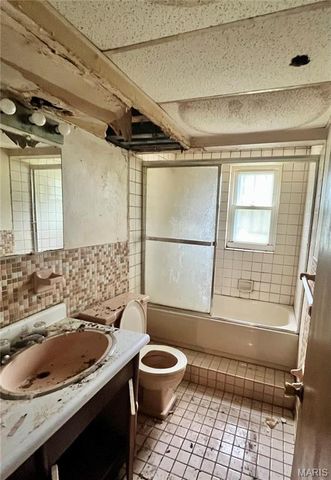 7707 Springdale Drive, Normandy, MO 63121