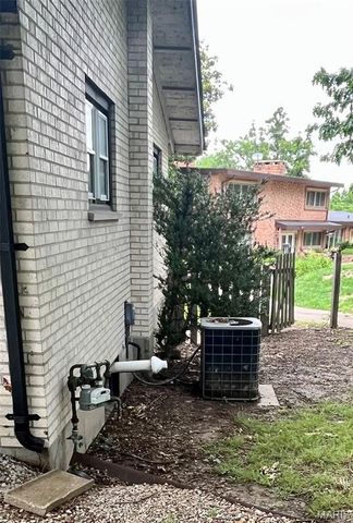 7707 Springdale Drive, Normandy, MO 63121
