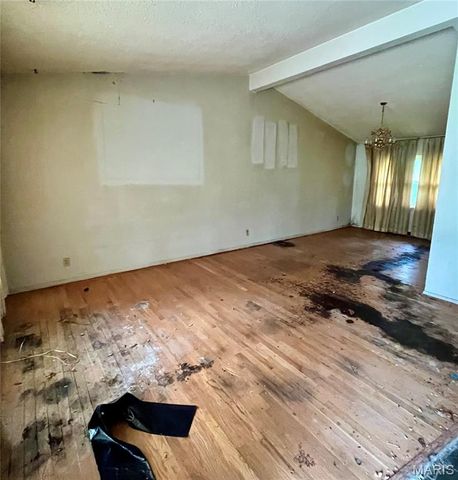 7707 Springdale Drive, Normandy, MO 63121